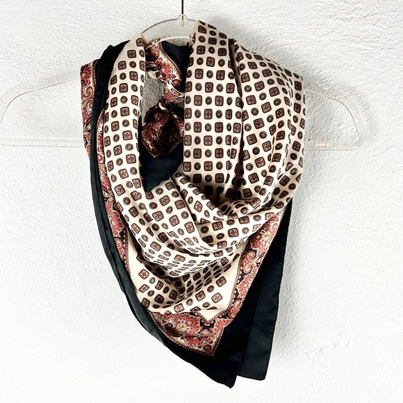 ISOTONER - SIGNATURE COLLECTION |🧣🖤Paisley Print Large Square Scarf - Picture 5 of 8